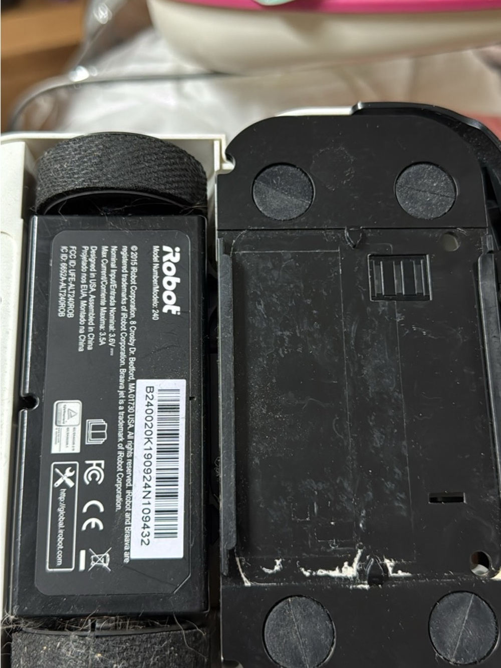 iRobot Roomba with extra accessories - Picture 2 of 2